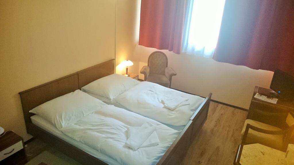 Hotel Konferencia Győr Eksteriør billede