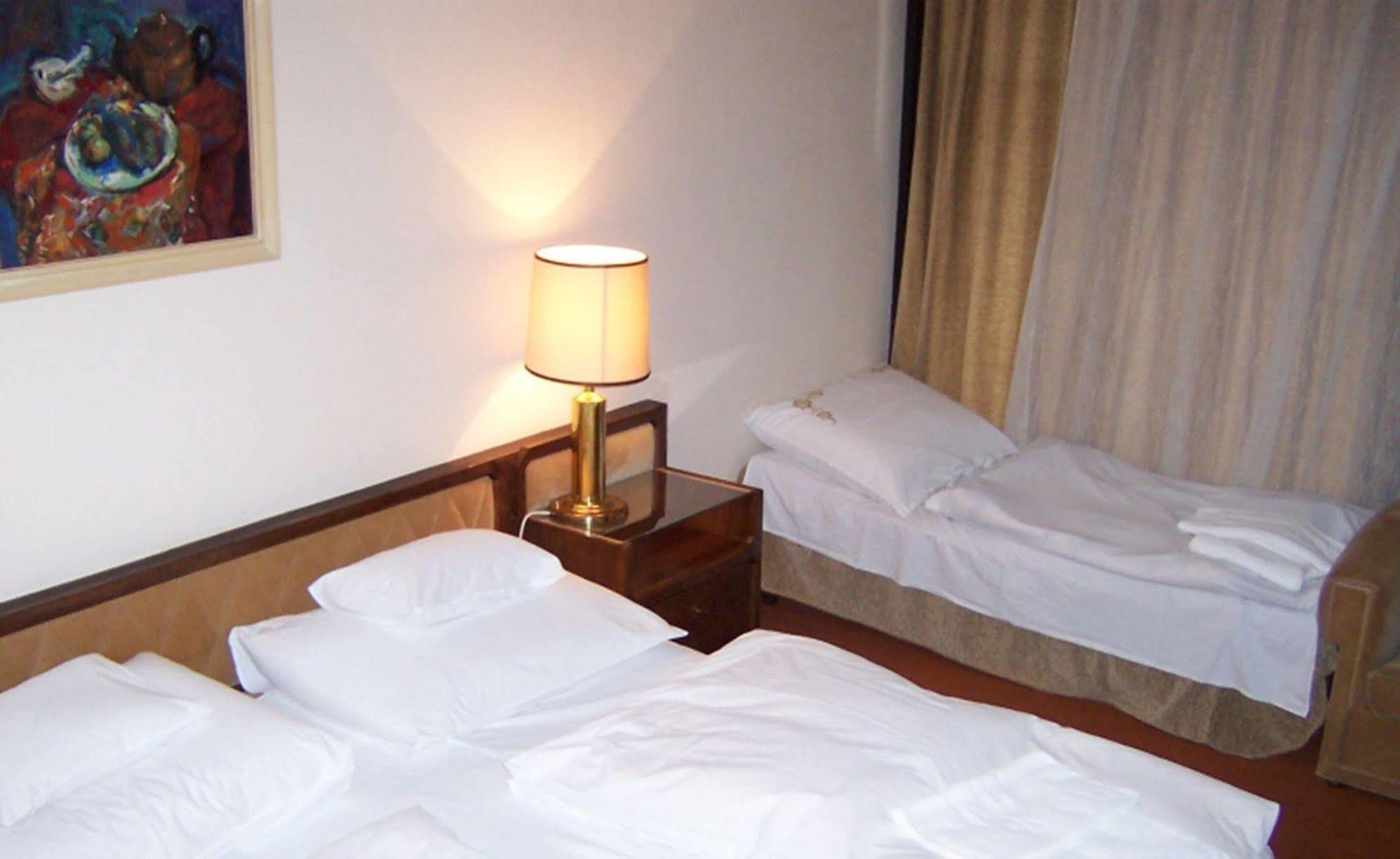 Hotel Konferencia Győr Eksteriør billede